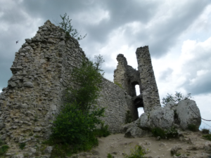 Zřícenina hradu Sirotčí hrádek