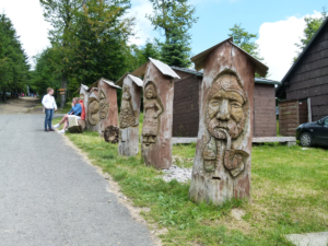 Dřevěné sochy na Pustevnách